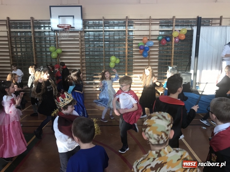 Zdjęcie w galerii na portalu naszraciborz.pl: Balik karnawałowy w SP 15  wiadomości z regionu