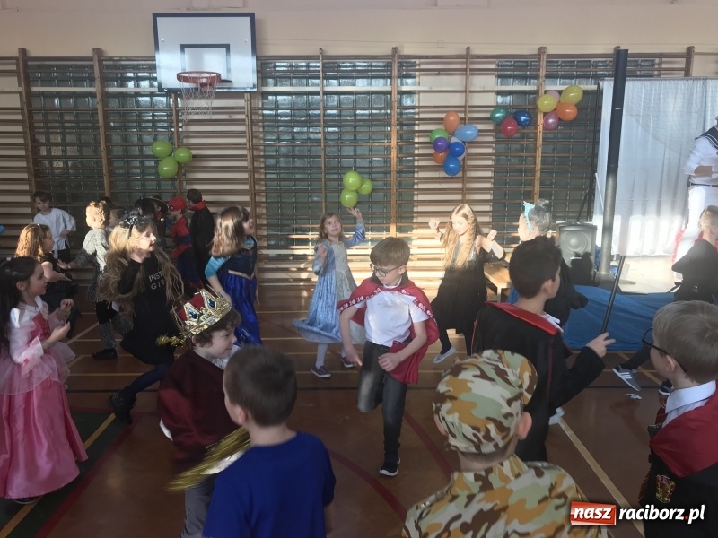 Zdjęcie w galerii na portalu naszraciborz.pl: Balik karnawałowy w SP 15  wiadomości z regionu