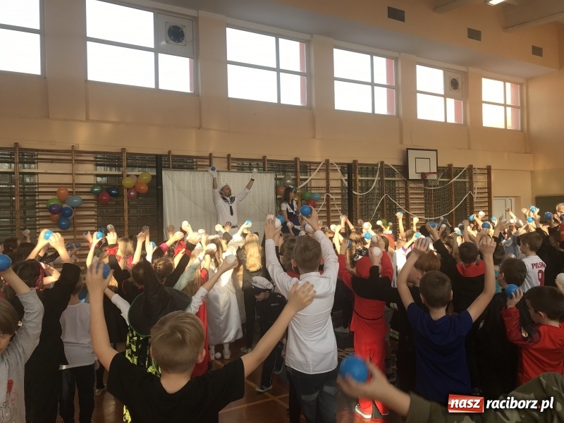 Zdjęcie w galerii na portalu naszraciborz.pl: Balik karnawałowy w SP 15  wiadomości z regionu