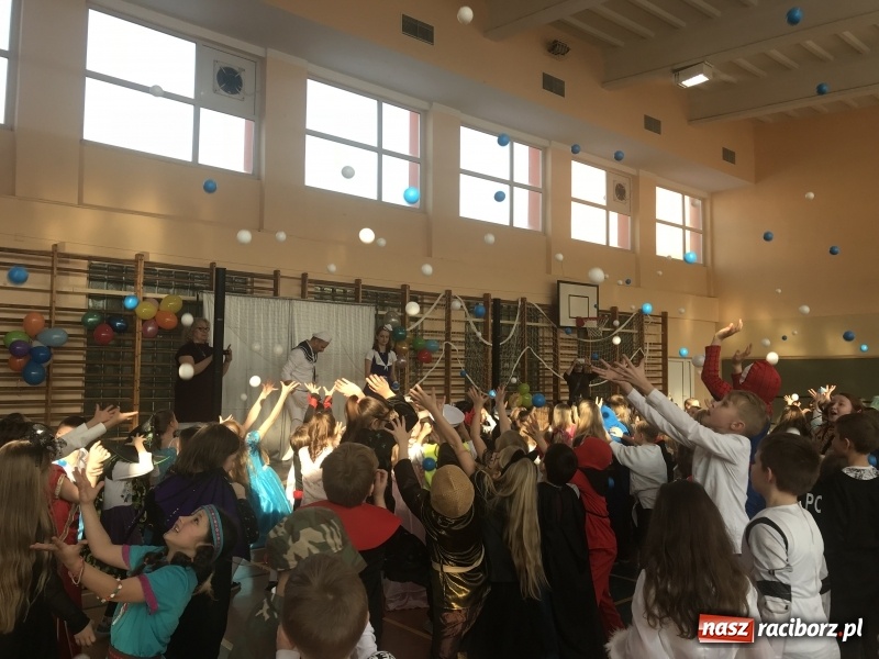 Zdjęcie w galerii na portalu naszraciborz.pl: Balik karnawałowy w SP 15  wiadomości z regionu