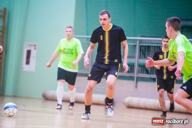 Zdjęcie w galerii na portalu naszraciborz.pl: HLPN: Młode Wilki o krok od remisu. Galaktikos na kolanach wiadomości z regionu