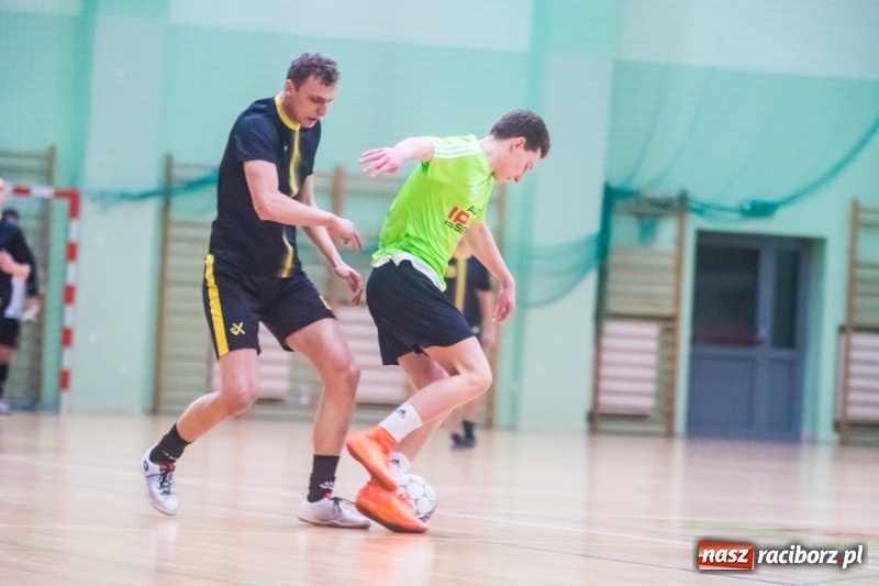 Zdjęcie w galerii na portalu naszraciborz.pl: HLPN: Młode Wilki o krok od remisu. Galaktikos na kolanach wiadomości z regionu