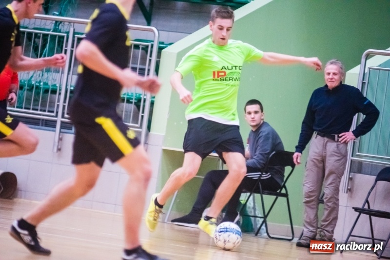 Zdjęcie w galerii na portalu naszraciborz.pl: HLPN: Młode Wilki o krok od remisu. Galaktikos na kolanach wiadomości z regionu