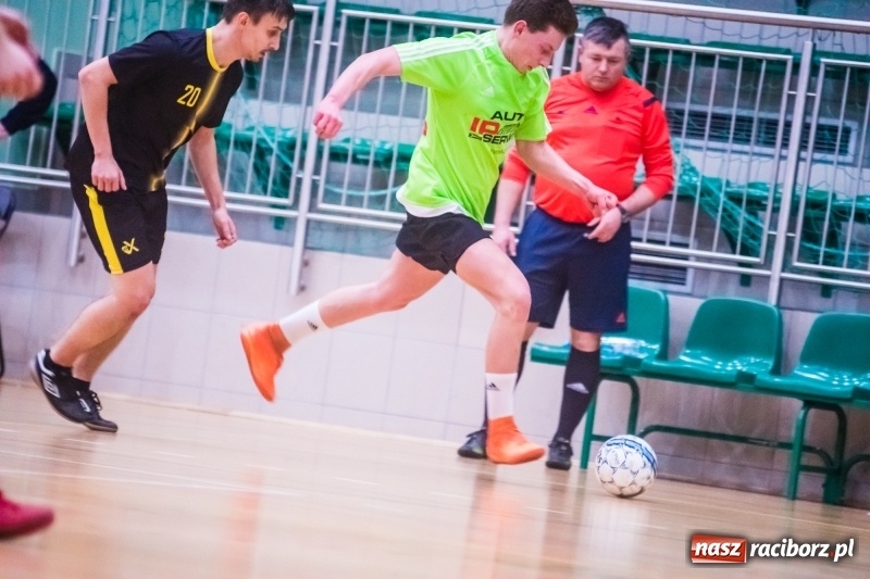 Zdjęcie w galerii na portalu naszraciborz.pl: HLPN: Młode Wilki o krok od remisu. Galaktikos na kolanach wiadomości z regionu