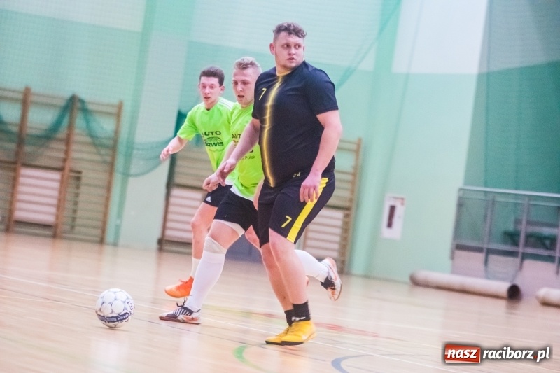 Zdjęcie w galerii na portalu naszraciborz.pl: HLPN: Młode Wilki o krok od remisu. Galaktikos na kolanach wiadomości z regionu