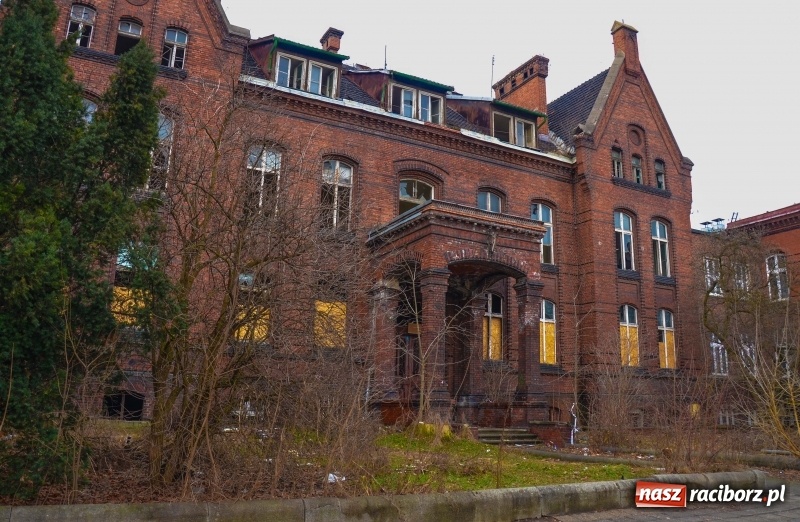 Zdjęcie w galerii na portalu naszraciborz.pl: Stary szpital zabezpieczony. Czy to wystarczy?  wiadomości z regionu