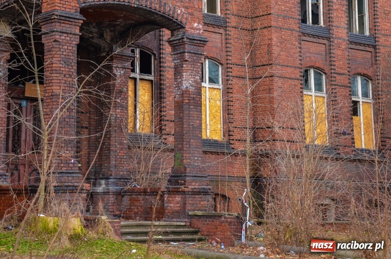 Zdjęcie w galerii na portalu naszraciborz.pl: Stary szpital zabezpieczony. Czy to wystarczy?  wiadomości z regionu