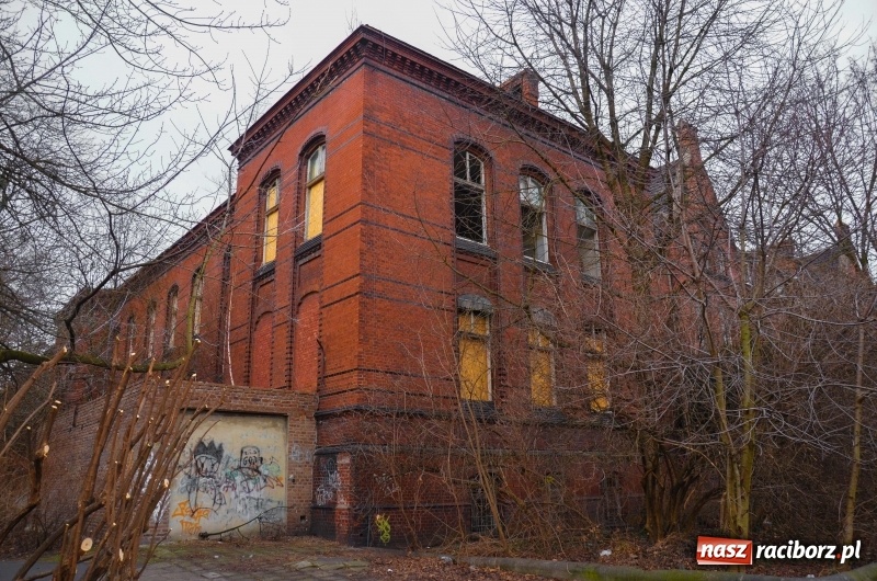 Zdjęcie w galerii na portalu naszraciborz.pl: Stary szpital zabezpieczony. Czy to wystarczy?  wiadomości z regionu