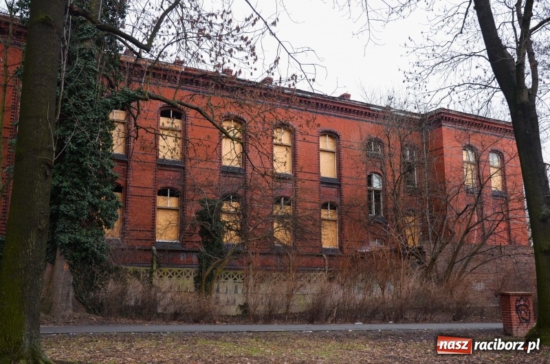 Zdjęcie w galerii na portalu naszraciborz.pl: Stary szpital zabezpieczony. Czy to wystarczy?  wiadomości z regionu