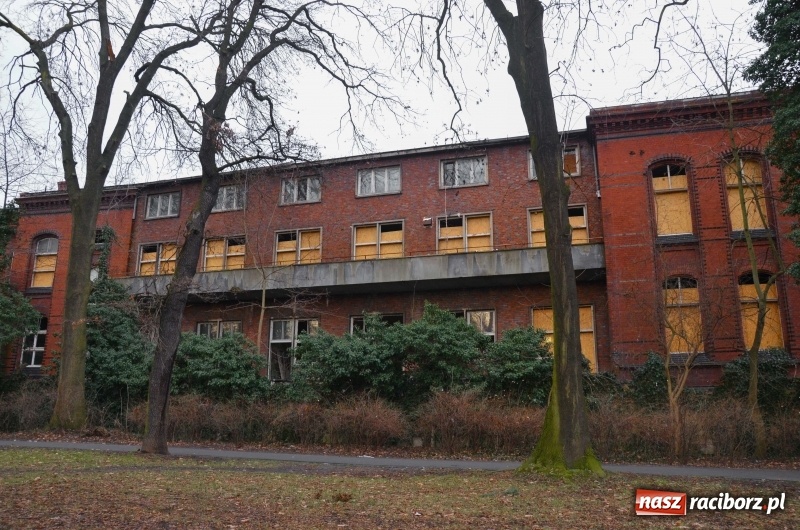 Zdjęcie w galerii na portalu naszraciborz.pl: Stary szpital zabezpieczony. Czy to wystarczy?  wiadomości z regionu
