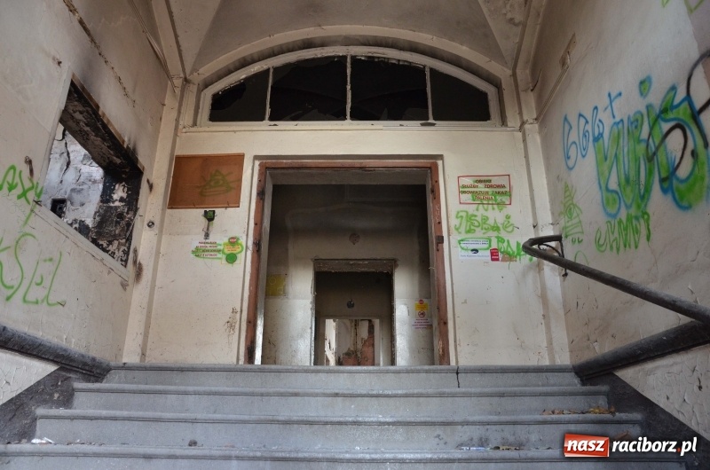 Zdjęcie w galerii na portalu naszraciborz.pl: Stary szpital zabezpieczony. Czy to wystarczy?  wiadomości z regionu