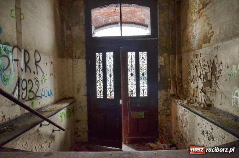 Zdjęcie w galerii na portalu naszraciborz.pl: Stary szpital zabezpieczony. Czy to wystarczy?  wiadomości z regionu