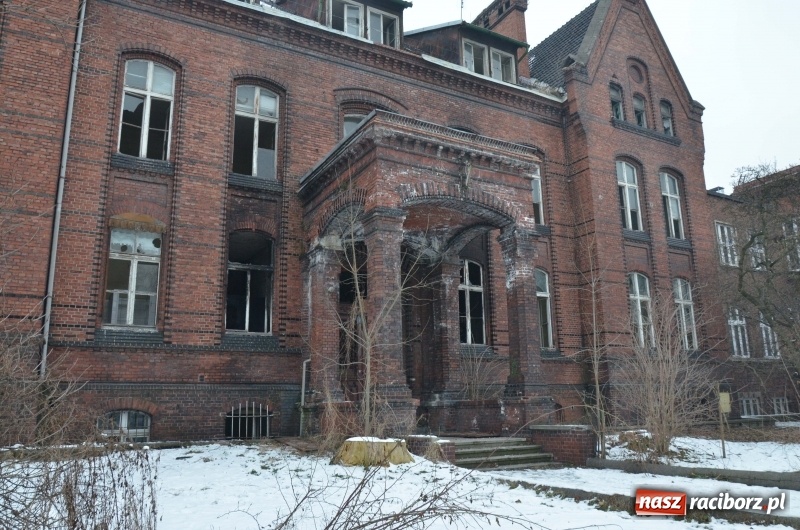 Zdjęcie w galerii na portalu naszraciborz.pl: Stary szpital zabezpieczony. Czy to wystarczy?  wiadomości z regionu