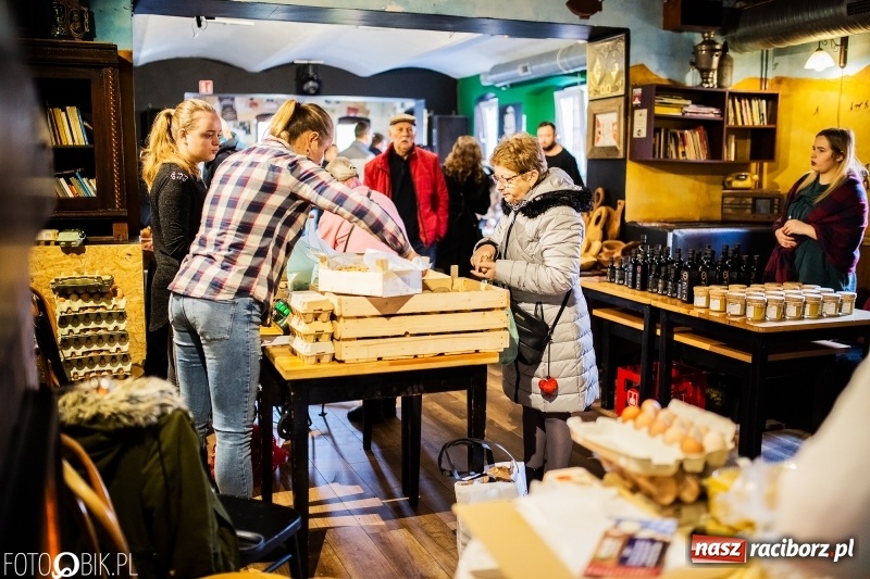 Zdjęcie w galerii na portalu naszraciborz.pl: BioBazar na Przystanku Kulturalnym Koniec Świata wiadomości z regionu