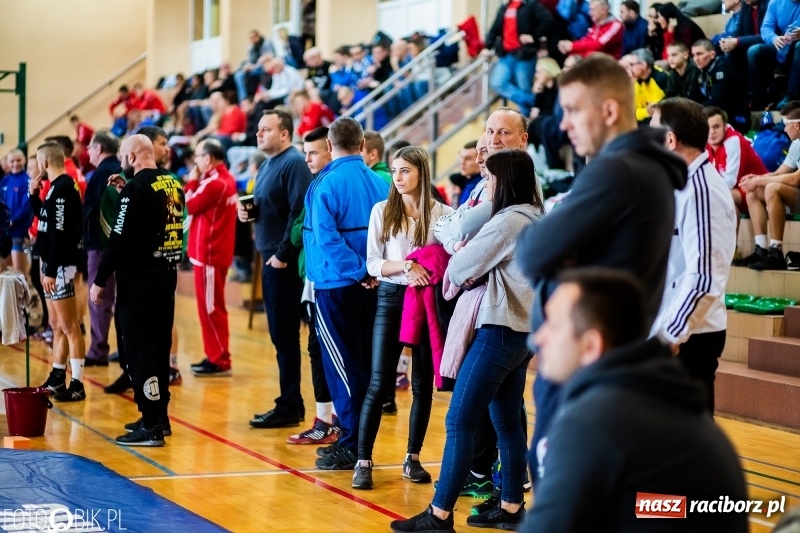 Zdjęcie w galerii na portalu naszraciborz.pl: Puchar Polski Seniorów w zapasach w hali sportowej w Rudniku wiadomości z regionu
