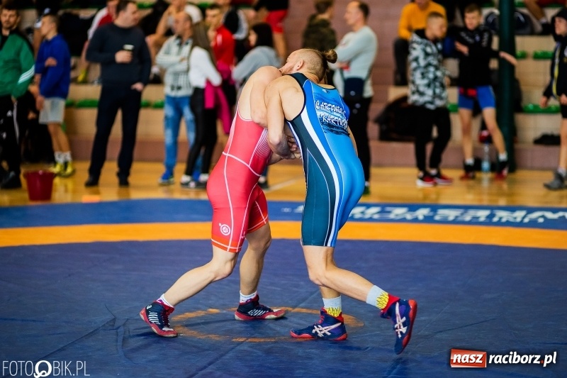 Zdjęcie w galerii na portalu naszraciborz.pl: Puchar Polski Seniorów w zapasach w hali sportowej w Rudniku wiadomości z regionu