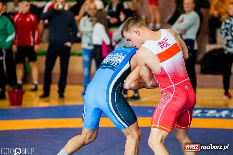 Zdjęcie w galerii na portalu naszraciborz.pl: Puchar Polski Seniorów w zapasach w hali sportowej w Rudniku wiadomości z regionu