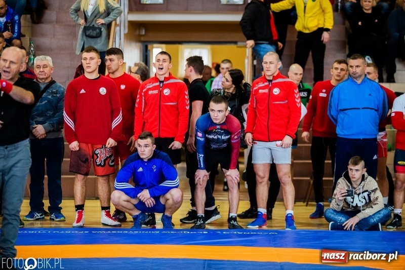 Zdjęcie w galerii na portalu naszraciborz.pl: Puchar Polski Seniorów w zapasach w hali sportowej w Rudniku wiadomości z regionu