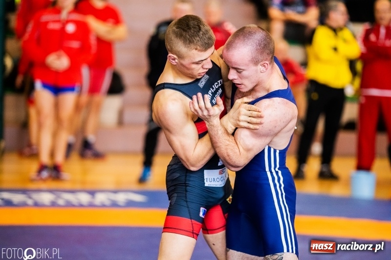 Zdjęcie w galerii na portalu naszraciborz.pl: Puchar Polski Seniorów w zapasach w hali sportowej w Rudniku wiadomości z regionu
