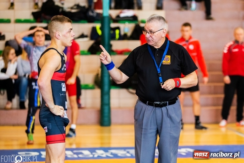 Zdjęcie w galerii na portalu naszraciborz.pl: Puchar Polski Seniorów w zapasach w hali sportowej w Rudniku wiadomości z regionu