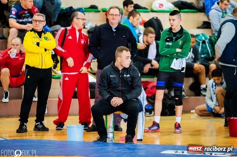 Zdjęcie w galerii na portalu naszraciborz.pl: Puchar Polski Seniorów w zapasach w hali sportowej w Rudniku wiadomości z regionu