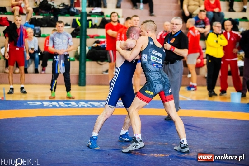 Zdjęcie w galerii na portalu naszraciborz.pl: Puchar Polski Seniorów w zapasach w hali sportowej w Rudniku wiadomości z regionu