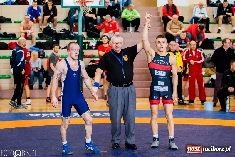 Zdjęcie w galerii na portalu naszraciborz.pl: Puchar Polski Seniorów w zapasach w hali sportowej w Rudniku wiadomości z regionu