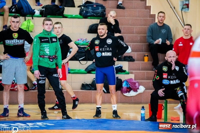 Zdjęcie w galerii na portalu naszraciborz.pl: Puchar Polski Seniorów w zapasach w hali sportowej w Rudniku wiadomości z regionu