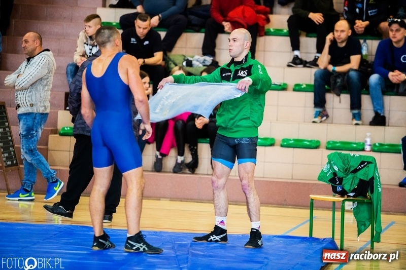 Zdjęcie w galerii na portalu naszraciborz.pl: Puchar Polski Seniorów w zapasach w hali sportowej w Rudniku wiadomości z regionu