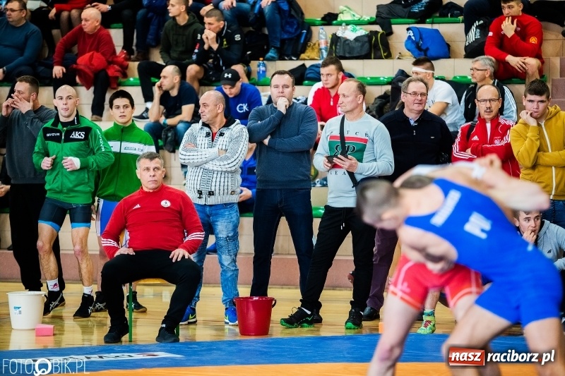 Zdjęcie w galerii na portalu naszraciborz.pl: Puchar Polski Seniorów w zapasach w hali sportowej w Rudniku wiadomości z regionu