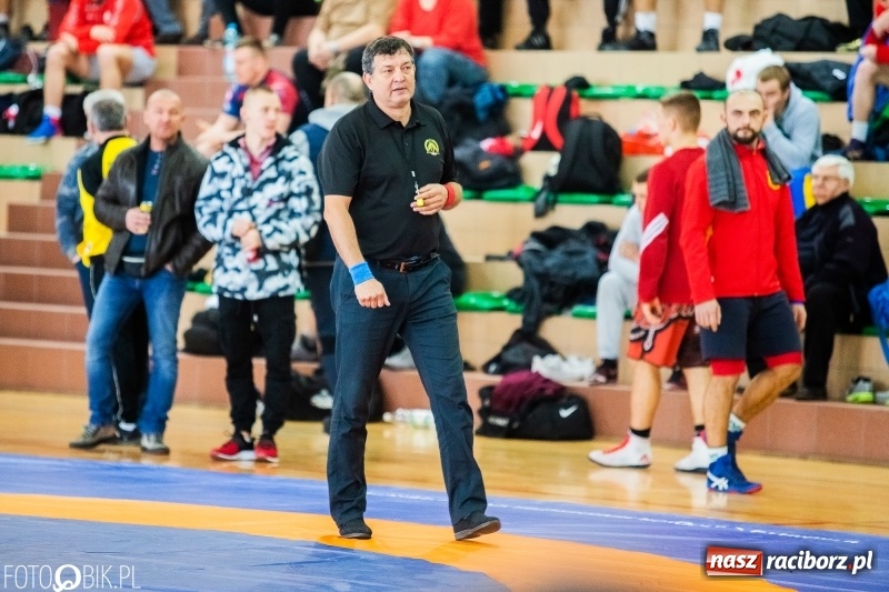 Zdjęcie w galerii na portalu naszraciborz.pl: Puchar Polski Seniorów w zapasach w hali sportowej w Rudniku wiadomości z regionu