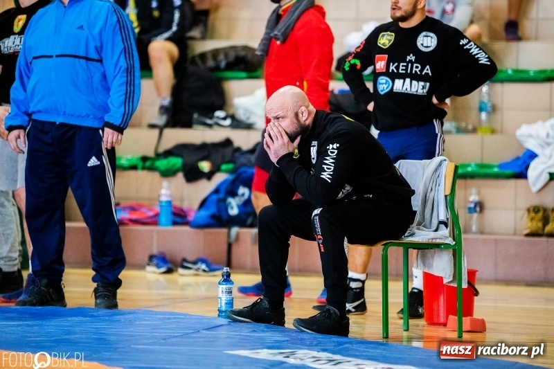 Zdjęcie w galerii na portalu naszraciborz.pl: Puchar Polski Seniorów w zapasach w hali sportowej w Rudniku wiadomości z regionu