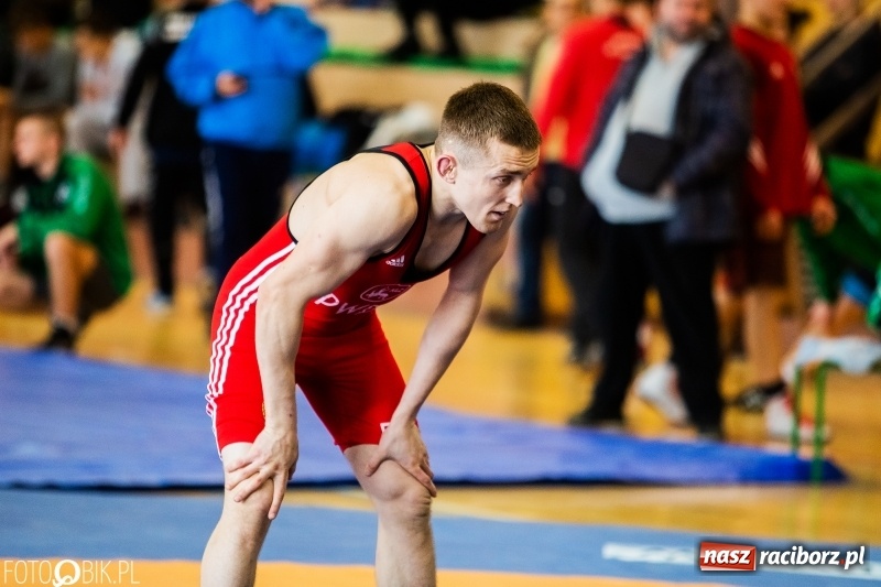 Zdjęcie w galerii na portalu naszraciborz.pl: Puchar Polski Seniorów w zapasach w hali sportowej w Rudniku wiadomości z regionu