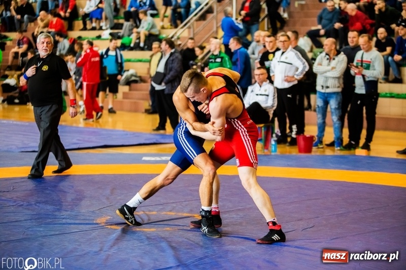 Zdjęcie w galerii na portalu naszraciborz.pl: Puchar Polski Seniorów w zapasach w hali sportowej w Rudniku wiadomości z regionu