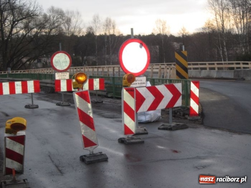 Zdjęcie w galerii na portalu naszraciborz.pl: W Rudach uruchomiono tymczasową przeprawę na DW 919 FOTO wiadomości z regionu