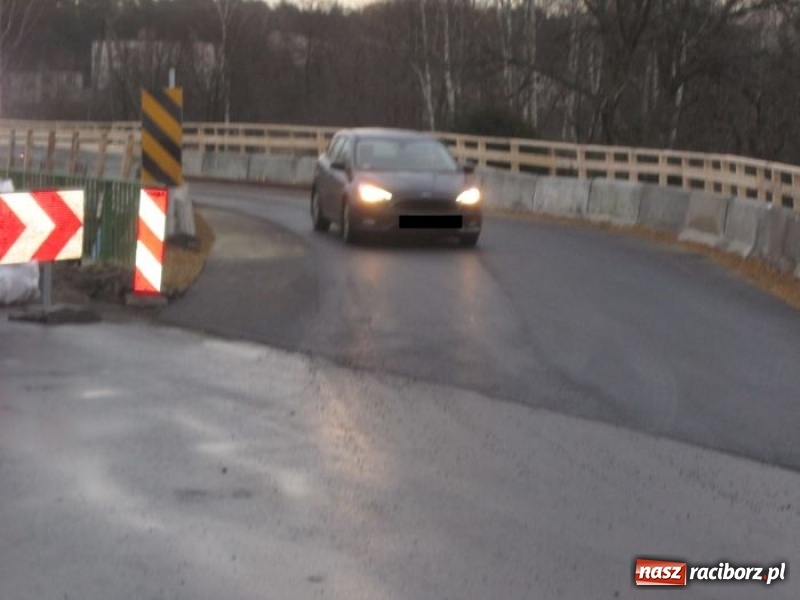 Zdjęcie w galerii na portalu naszraciborz.pl: W Rudach uruchomiono tymczasową przeprawę na DW 919 FOTO wiadomości z regionu