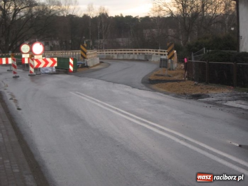 Zdjęcie w galerii na portalu naszraciborz.pl: W Rudach uruchomiono tymczasową przeprawę na DW 919 FOTO wiadomości z regionu
