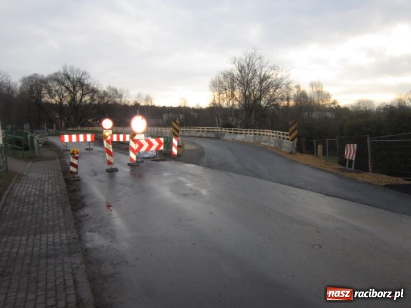 Zdjęcie w galerii na portalu naszraciborz.pl: W Rudach uruchomiono tymczasową przeprawę na DW 919 FOTO wiadomości z regionu