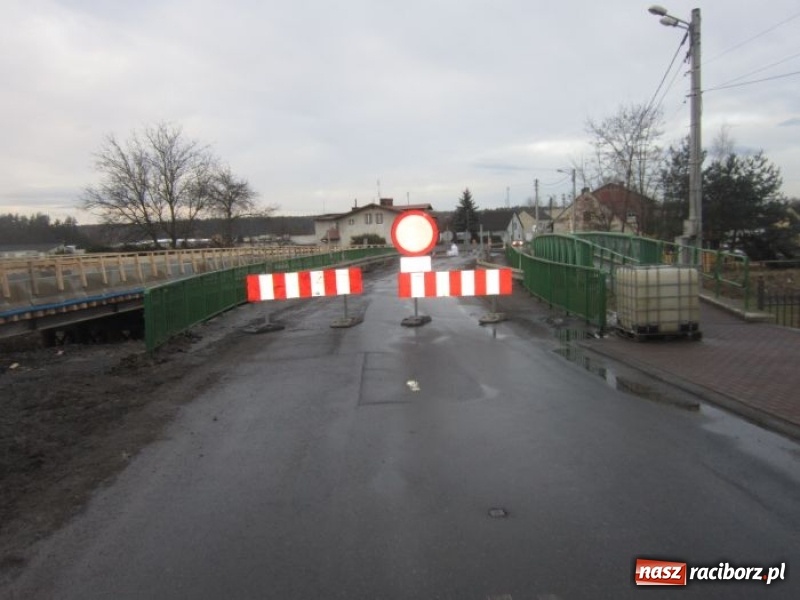 Zdjęcie w galerii na portalu naszraciborz.pl: W Rudach uruchomiono tymczasową przeprawę na DW 919 FOTO wiadomości z regionu