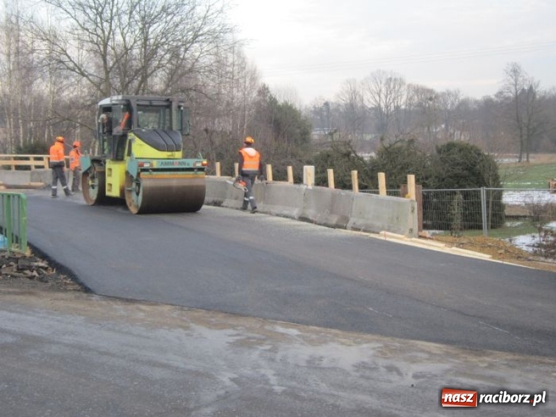 Zdjęcie w galerii na portalu naszraciborz.pl: W Rudach uruchomiono tymczasową przeprawę na DW 919 FOTO wiadomości z regionu