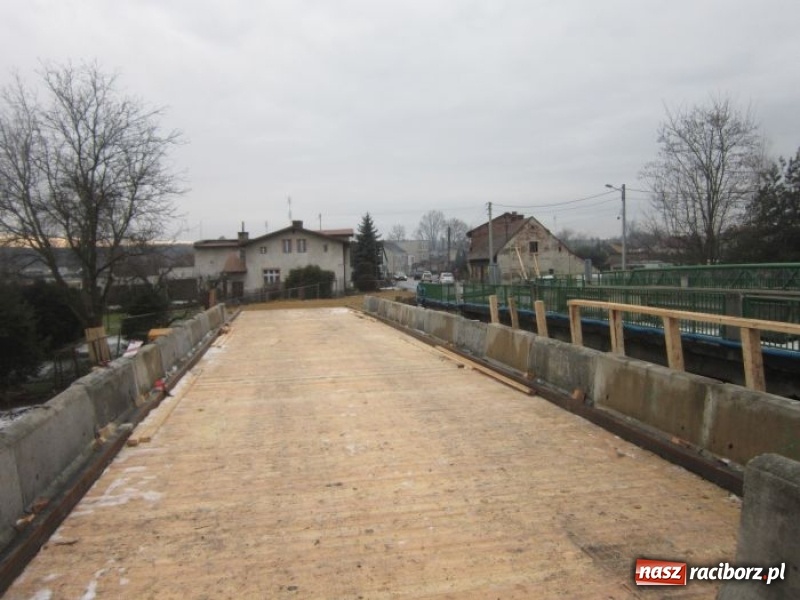 Zdjęcie w galerii na portalu naszraciborz.pl: W Rudach uruchomiono tymczasową przeprawę na DW 919 FOTO wiadomości z regionu