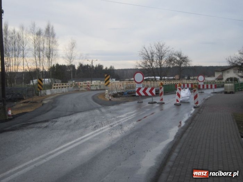Zdjęcie w galerii na portalu naszraciborz.pl: W Rudach uruchomiono tymczasową przeprawę na DW 919 FOTO wiadomości z regionu