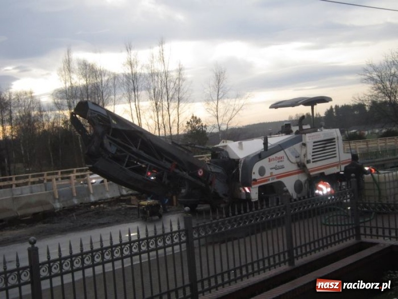 Zdjęcie w galerii na portalu naszraciborz.pl: W Rudach uruchomiono tymczasową przeprawę na DW 919 FOTO wiadomości z regionu