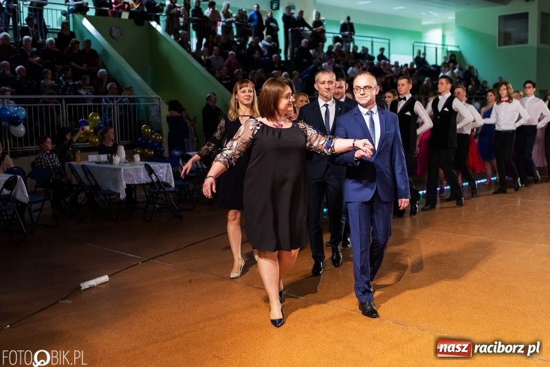 Zdjęcie w galerii na portalu naszraciborz.pl: XIII Karnawałowa Rewia Tańca MDK  wiadomości z regionu