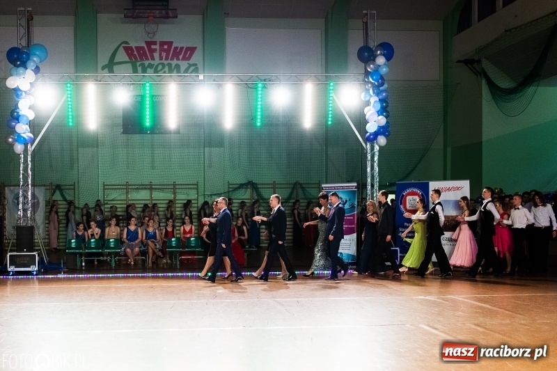 Zdjęcie w galerii na portalu naszraciborz.pl: XIII Karnawałowa Rewia Tańca MDK  wiadomości z regionu