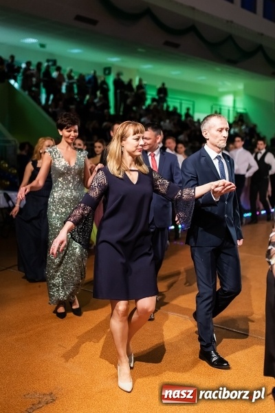 Zdjęcie w galerii na portalu naszraciborz.pl: XIII Karnawałowa Rewia Tańca MDK  wiadomości z regionu