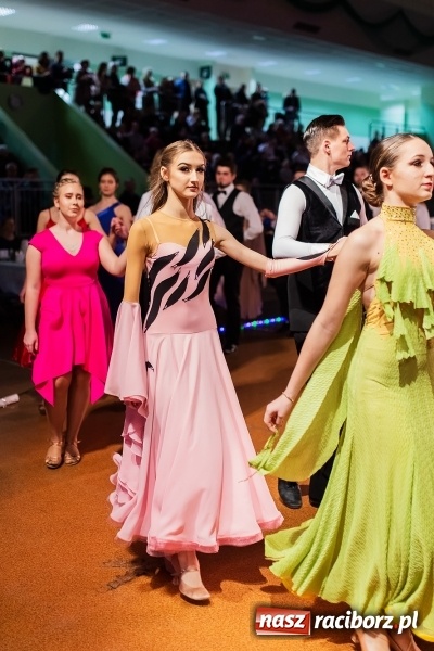 Zdjęcie w galerii na portalu naszraciborz.pl: XIII Karnawałowa Rewia Tańca MDK  wiadomości z regionu