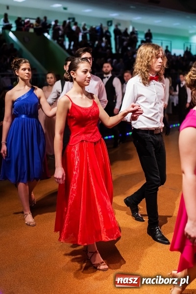 Zdjęcie w galerii na portalu naszraciborz.pl: XIII Karnawałowa Rewia Tańca MDK  wiadomości z regionu
