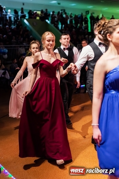 Zdjęcie w galerii na portalu naszraciborz.pl: XIII Karnawałowa Rewia Tańca MDK  wiadomości z regionu