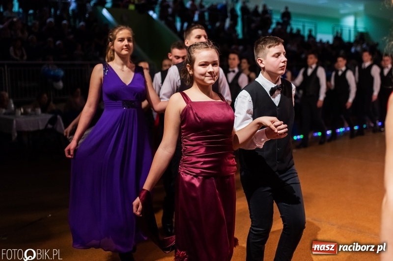 Zdjęcie w galerii na portalu naszraciborz.pl: XIII Karnawałowa Rewia Tańca MDK  wiadomości z regionu